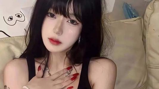 自从当了顶流的私密替身之后，我被花丛包围