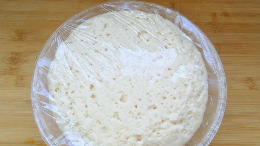 把肉铺在面上蒸一蒸，比馒头包子都好吃