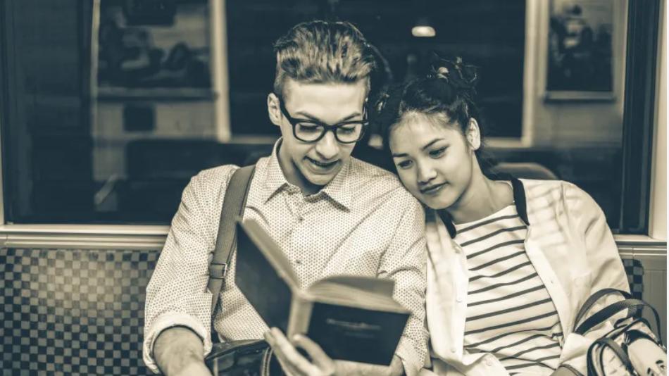 听说过合约情侣吗？我在网上订了一个男朋友，可以做情侣之间的所有事，明明只是单纯的金钱交易，我却动了心