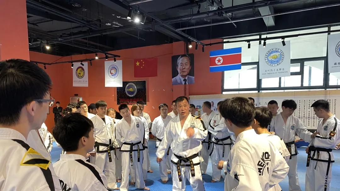 沧州英松跆拳道杨师范参加世界冠军李铁男师贤讲习会