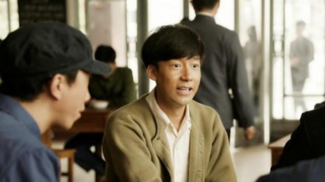 他是一个有才华又有魅力的实力派演员，低调的迎娶女神为妻，感情事业都成功