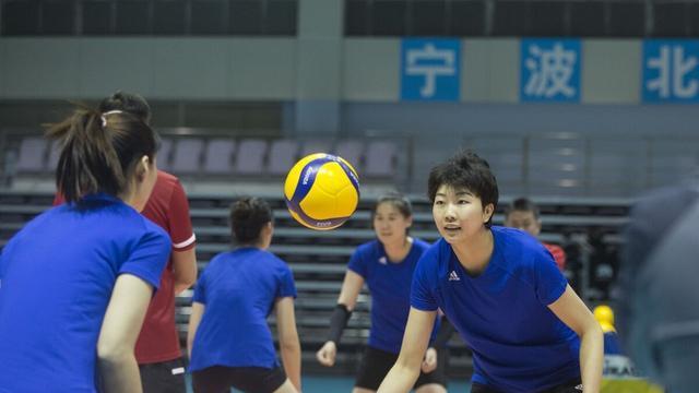 CCTV5直播！中国女排大战巴西，日本热身爆冷，蔡斌下令争首胜