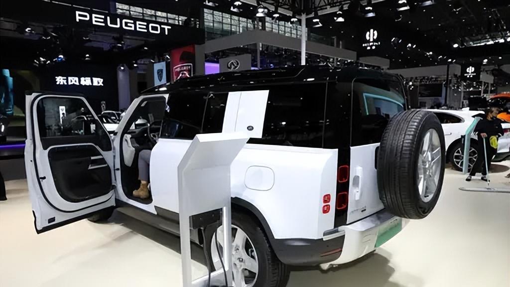 卫士PHEV：荣耀传承，混动新篇章