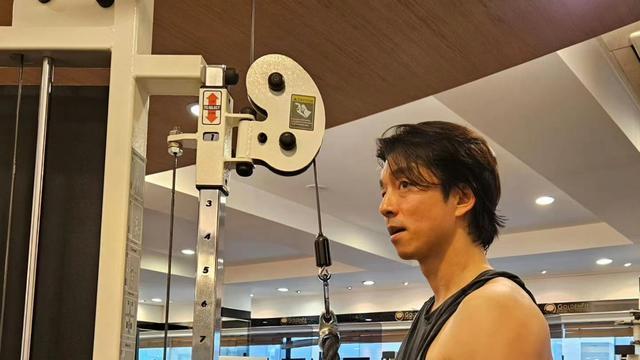 44岁孔刘秀肌肉，上综艺3句话不离李栋旭，《鬼怪》售后太甜了