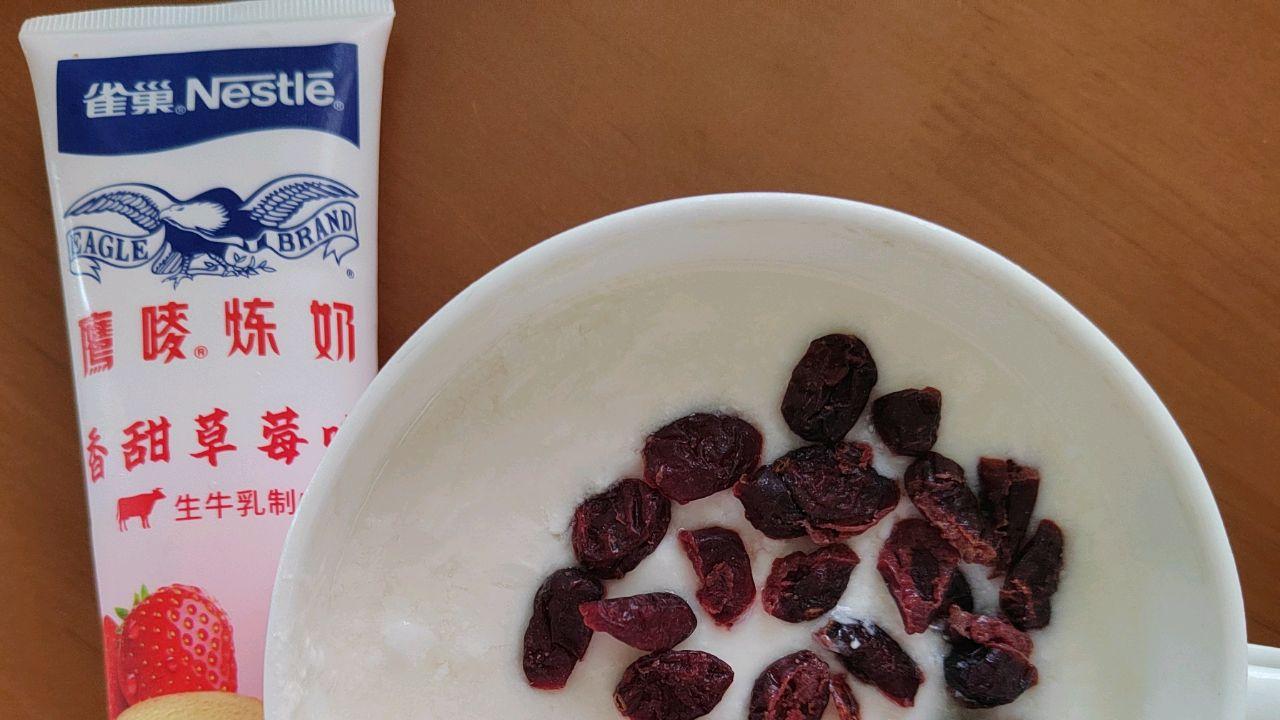 健康美味，家中制作：超简单家庭版自制酸奶，轻松享受纯净酸甜滋味！