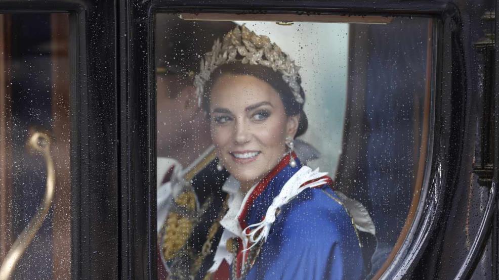 凯特官方肖像惊艳，佩戴女王花环钻石项链，在卡米拉面前扳回一局！