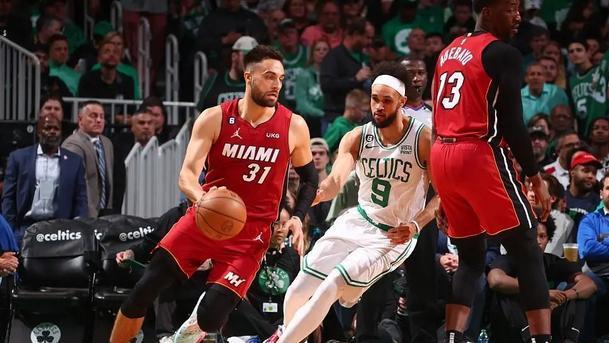 再见绿军！热火闯进总决赛，巴特勒28+7，落选秀爆发，布朗8个失误