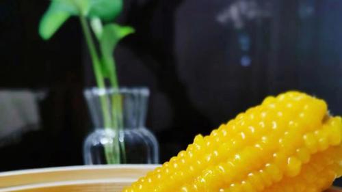 煮出口感饱满、香气四溢的玉米秘籍！厨师长教你三招操作技巧！