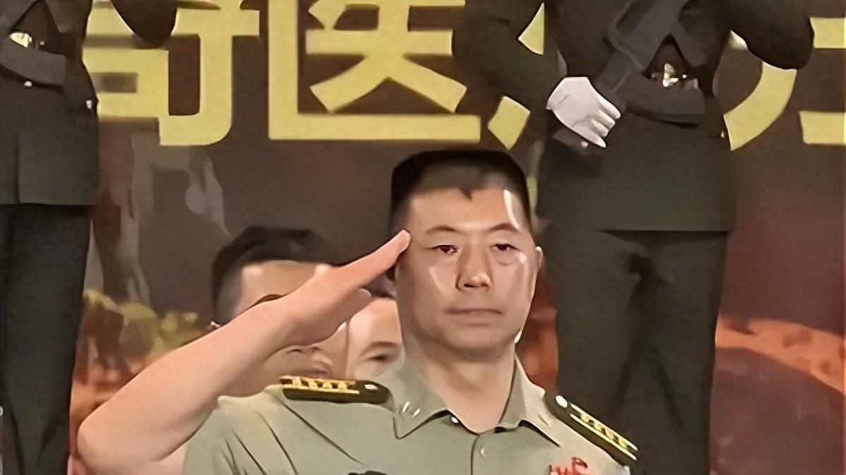 解放军祁发宝大校，晋升为副司令首次露面，胸前勋表有六排！