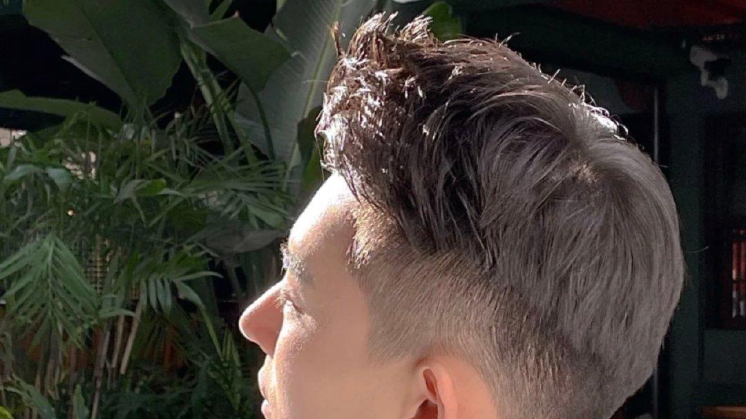 我喝醉了拉着他让他别去喜欢那个爱而不得的白月光了，他唇角擦过我耳尖说"可我好像越来越喜欢她了，怎么办