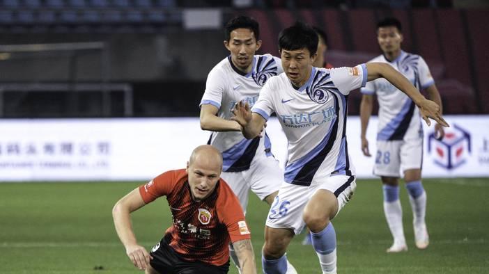 ​谢晖引领大连迎战海港，徐正源操作令对手惊愕！