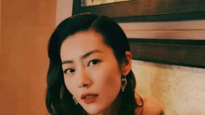 戴牙套是双刃剑：毛不易拯救一口烂牙，刘雯、肖战却变难看了