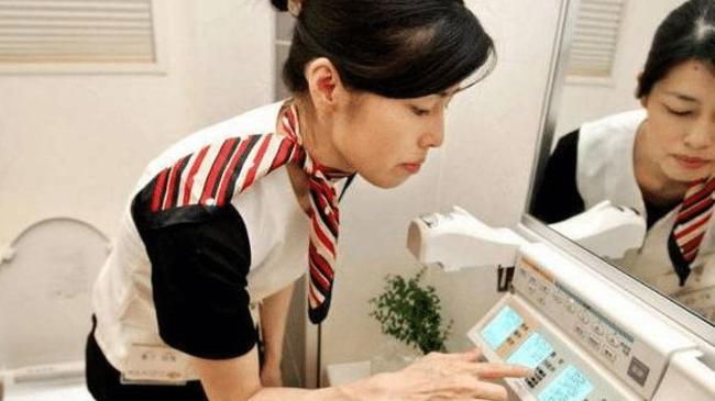 为什么日本女厕的“隐藏按钮”让女性脸红，它有什么特殊作用呢？