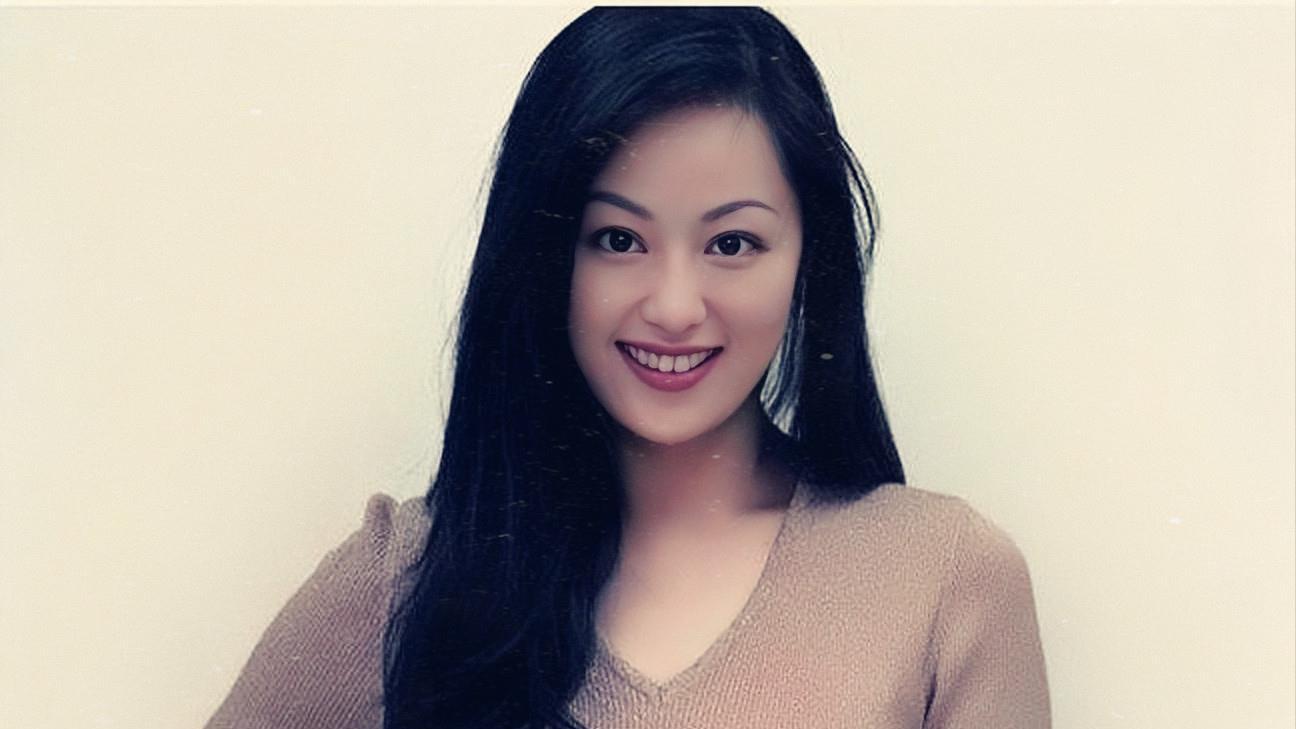 同时交往5个男友，被称为“香港第一妖女”，大师：“屁股淫贱”