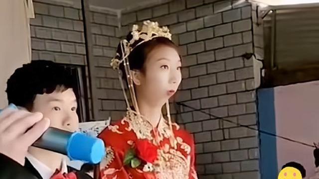 案例：婚礼上，女子容貌特殊没长下巴，新郎冷漠引人唏嘘：何必呢