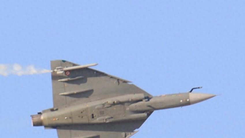 印度试射增程版布拉莫斯，巴铁坦然应对，我方歼-10、054A可完美反制