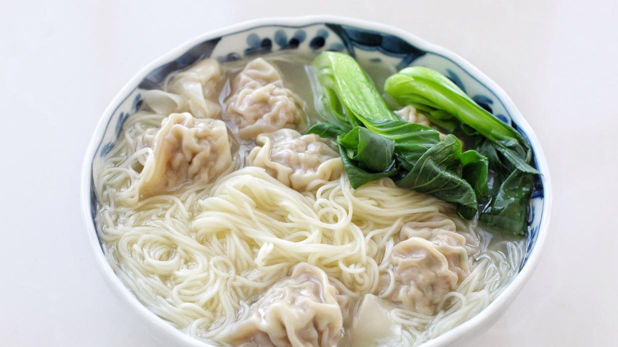 香港云吞面太嫩滑了，吃了一回就难以忘记，快来学学吧