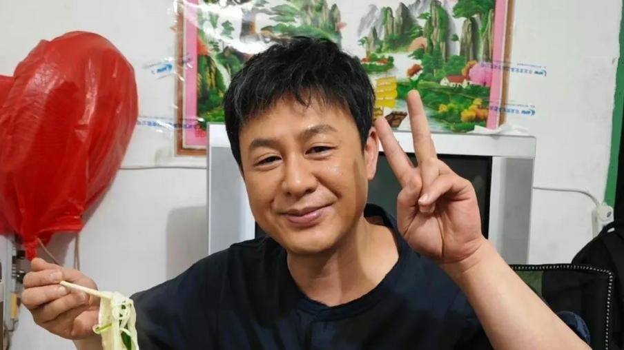 张颂文考科目二被吃瓜群众围观