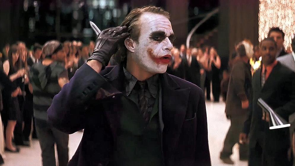 《黑暗骑士》中的小丑：混乱，混沌，还是另有隐情？