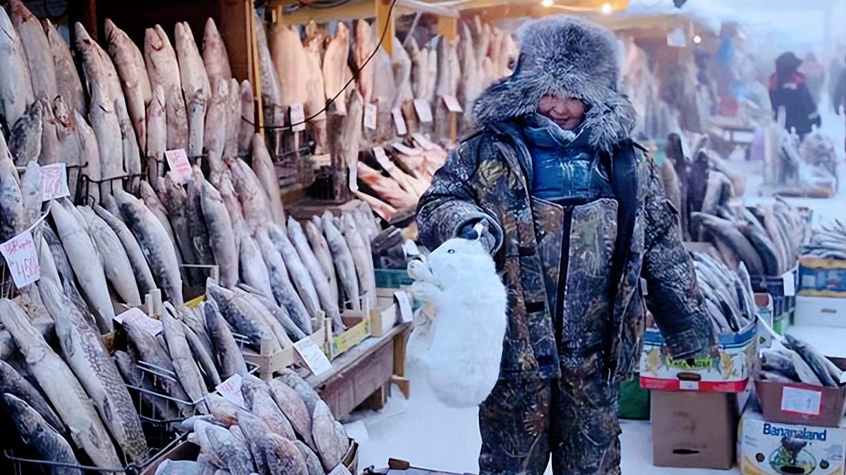 零下20℃的俄罗斯，穿短裙女性比比皆是，为什么这么不怕冷？