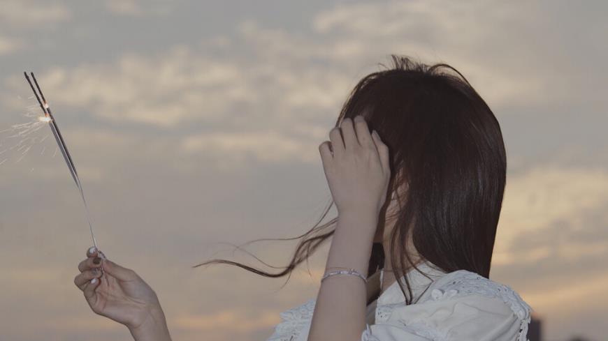 我妈卖房给我姐换140平房子，说好我姐给她养老，现在我姐却反悔