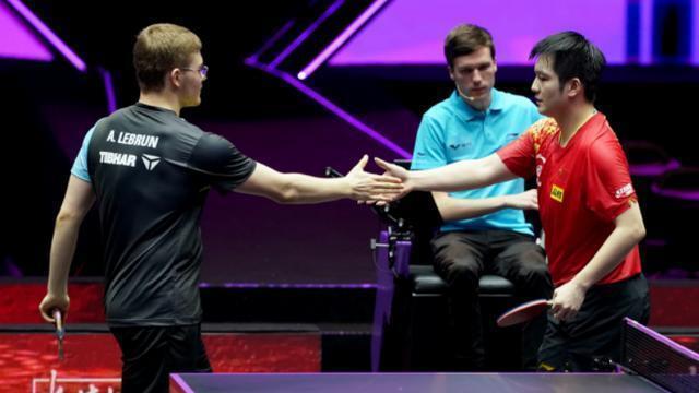 3-0横扫日本张本智和，17岁“眼镜侠”3-1冲冠，勒布伦VS奥恰洛夫