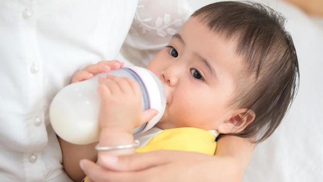 孩子早晨起床，先吃辅食还是先喝奶？顺序不能乱，家长要早知道