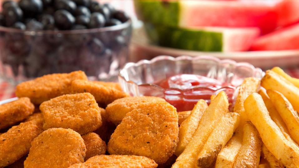 糖尿病人不能吃花生？提醒：6种伤“胰岛”的食物，能不吃就不吃