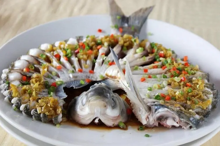 清蒸武昌鱼：湖北美食的瑰宝