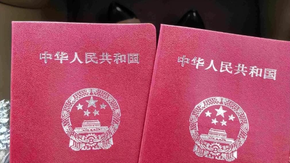 一名32岁酒吧销售阿哲，两年“狂睡”400多个女生，并拍照录像！