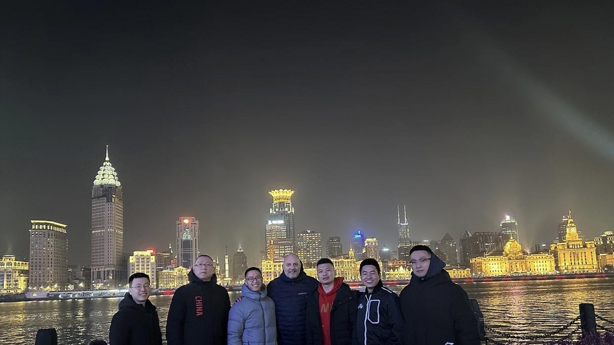 男篮今日开练，乔帅夜游上海，广东双星提前加练，周琦社媒晒机票