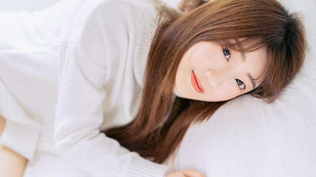 女神般的女人，理解男人的想法和情感