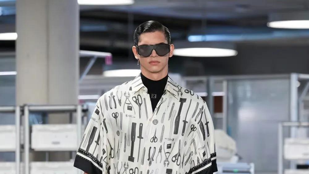 FENDI 2024春夏男装系列：时尚趋势与品牌精神的完美融合