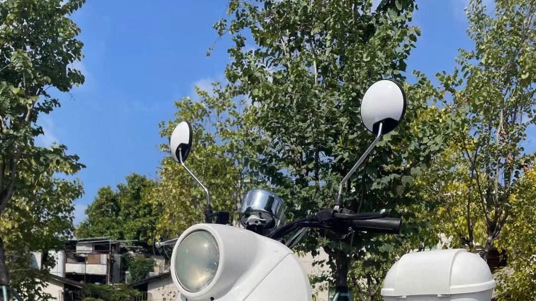 电动车的崛起：全国充电站和充电桩数量的快速增长