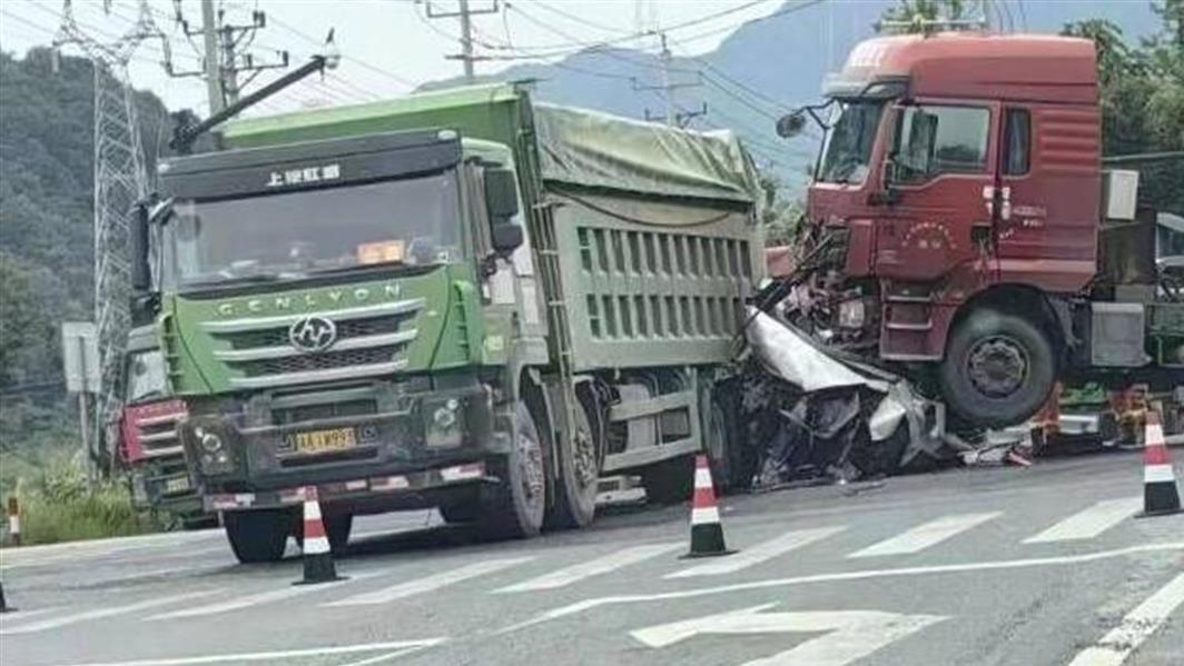 突发！浙江发生惨烈车祸：轿车破碎变形，司机惨死！更多内幕曝光