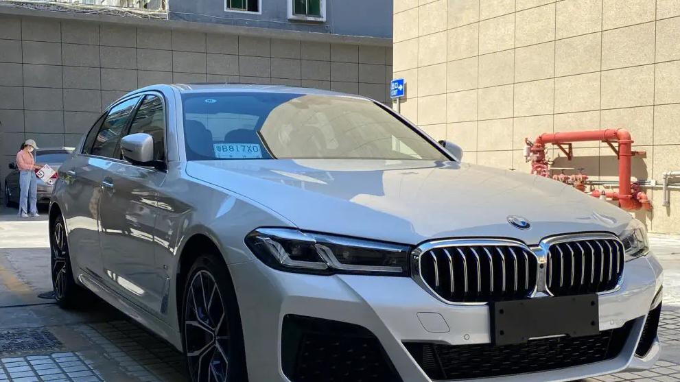 宝马5系：典范与创新的动力巨擘