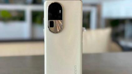 高刷新率还是多功能？一加11和OPPO Reno10 Pro+对比评测