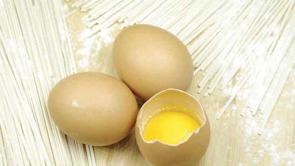 鸡蛋|长期吃鸡蛋竟会导致胆固醇升高，诱发动脉粥样硬化？辟谣：不一定