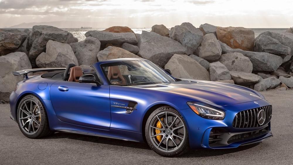 奔驰AMG GT R评测：赛道风暴降临，狂野性能诠释终极驾驶梦想