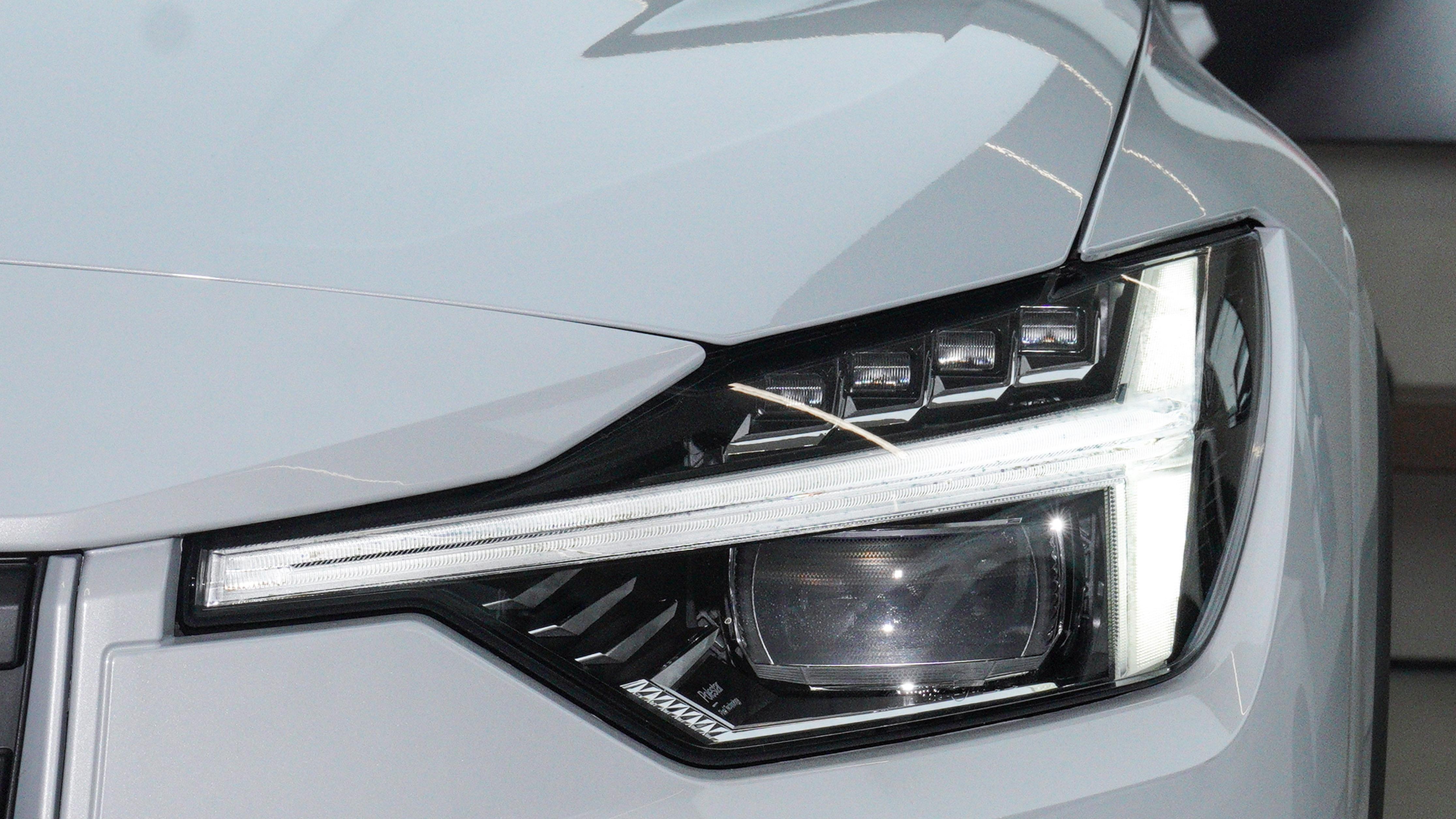 Polestar 2: 搭载224马力电动机, 纯电续航485km，配置实用, 适合家用