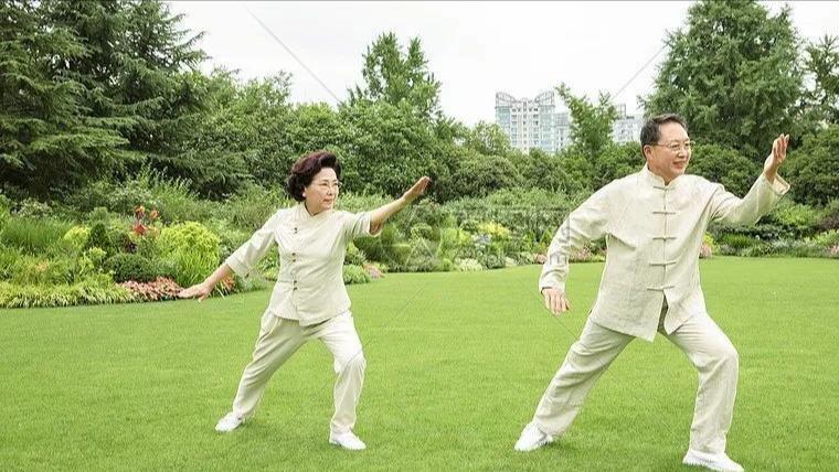 老年人要健康长寿，10件事尽量别做，再喜欢也要忍住！