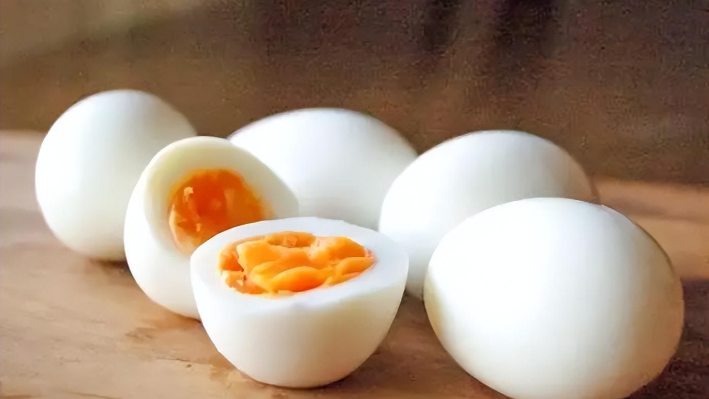 煮鸡蛋，别再冷水下锅，教你正确做法，鸡蛋又香又嫩，蛋壳也好剥