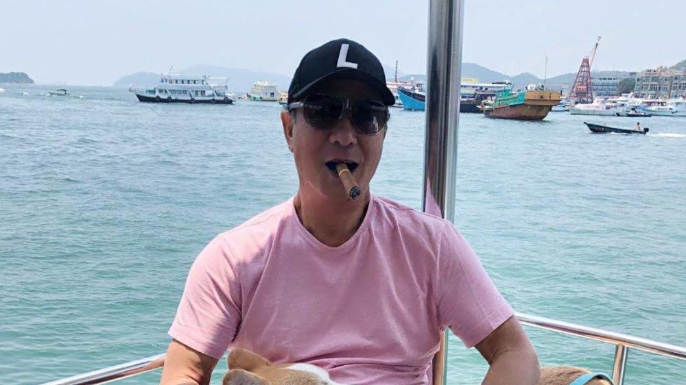 周星驰70岁恩师回国捞金，被曝代言费只得几万元？