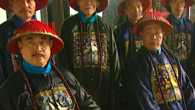 在科层制的“庇护”下，各级官员相互勾结，激起了严重的阶级矛盾