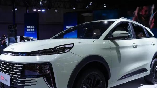 江淮QX PHEV，全新的设计理念，无边界的能量矩阵造型