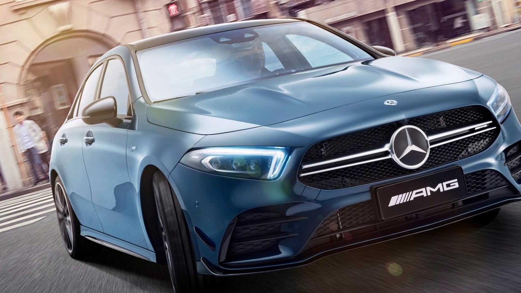 奔驰AMG A35评测：激情四溢的入门级猛兽，运动与豪华的完美融合