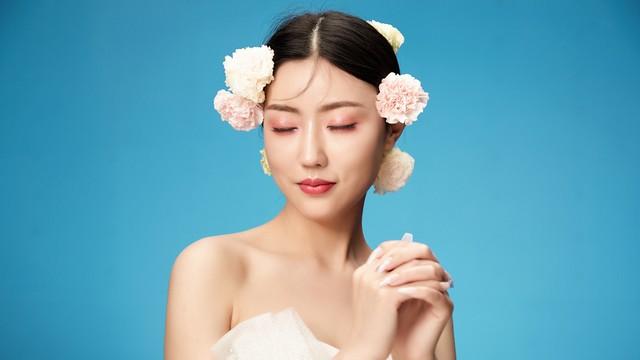 她的新邻居：曾与国企高管有过恋情，现如今过着奢华生活！