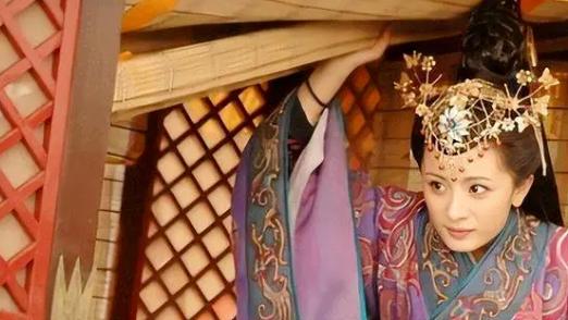 王昭君死后，匈奴人对她做了什么？