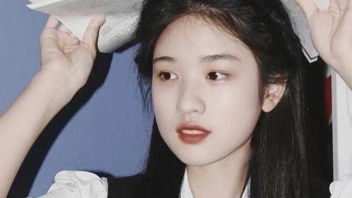 艾妍赫：注意用刷子顺着眉毛生长方向刷拭，并用纸巾擦去多余产品
