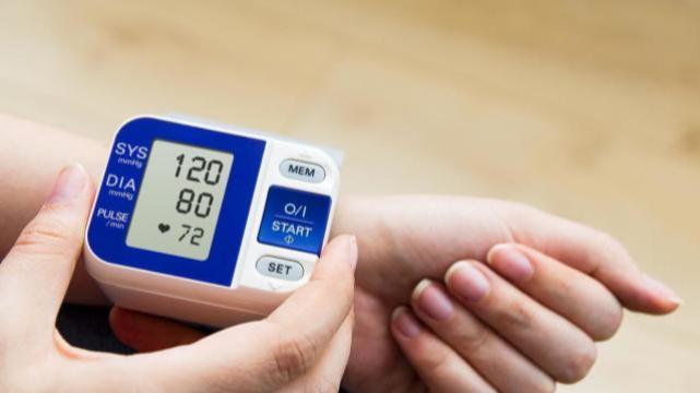 高血压|提醒：血压高的人，避免3种行为，戒掉3种饮食，有利于控好血压